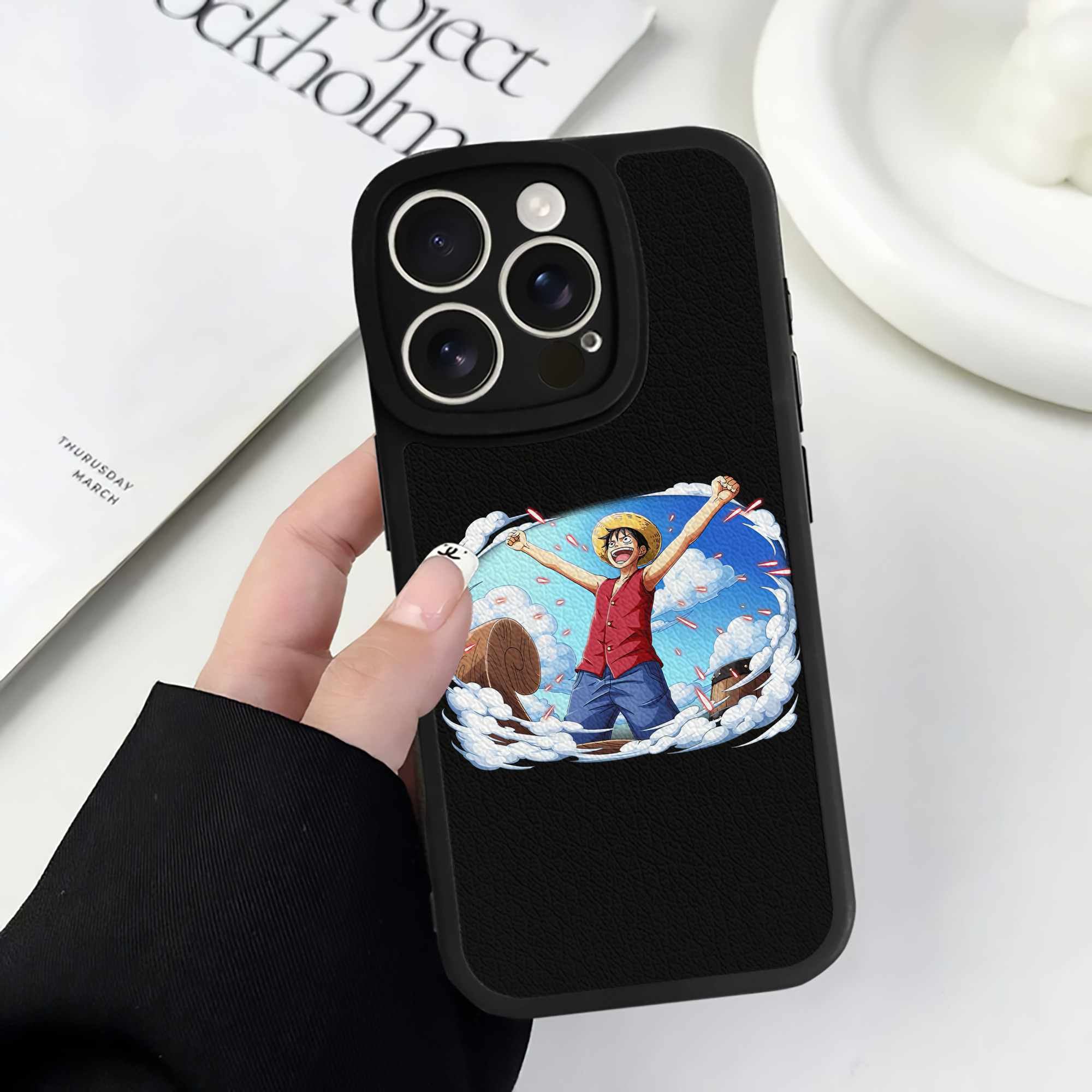 （画像用） ワンピース モンキー・D・ルフィ ONE PIECE Monkey D. Luffy 【iPhone 16シリーズ対応】シリコンスマホケース（レザー調） 材質：シリコン